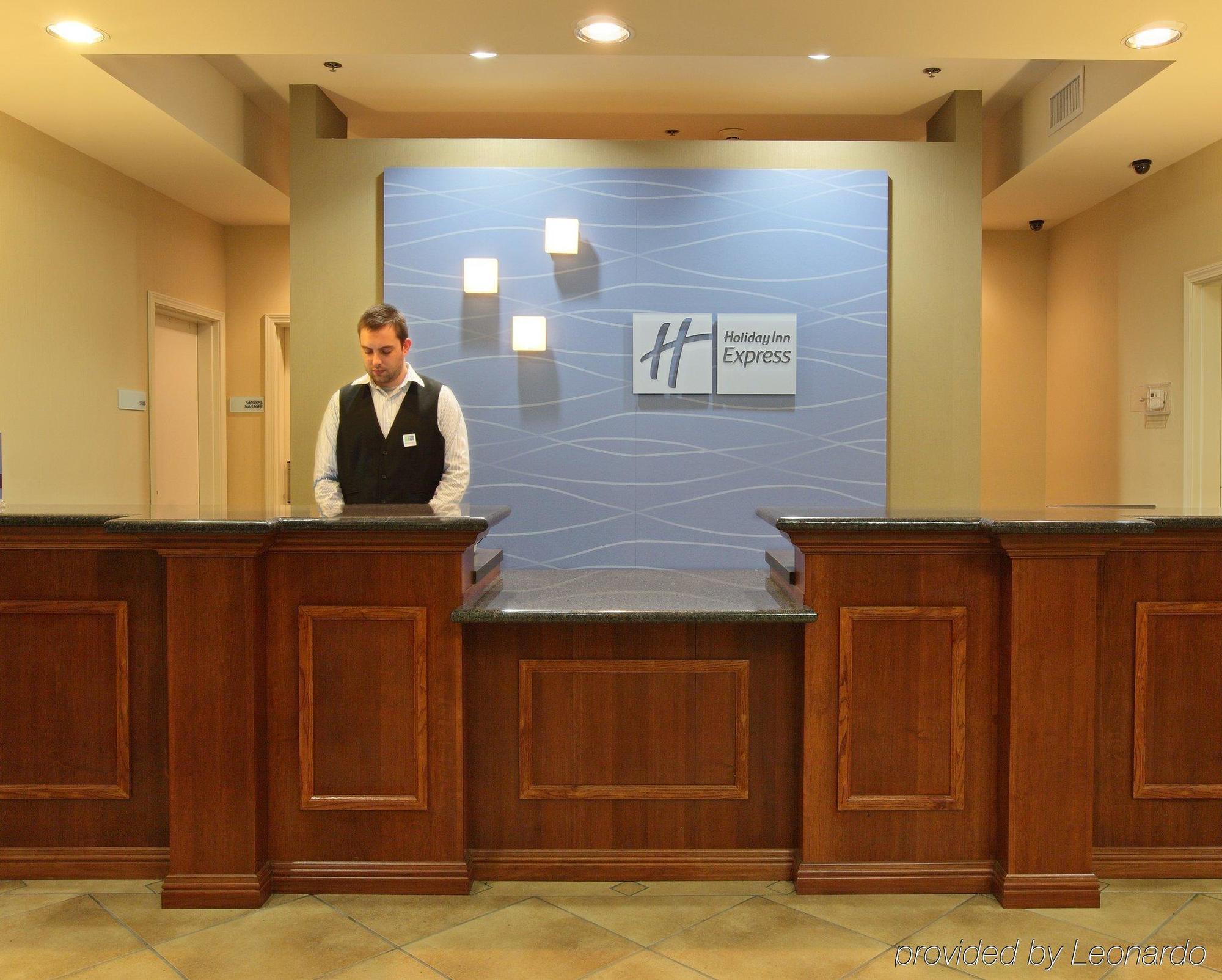 Holiday Inn Express & Suites Searcy, An Ihg Hotel Interior photo